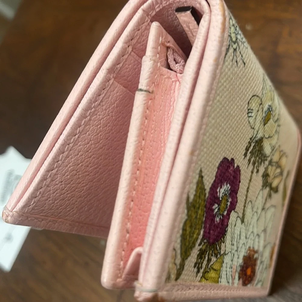 💕SOLD💕Gucci Flora Wallet. Limited edition - Picture 10 of 11